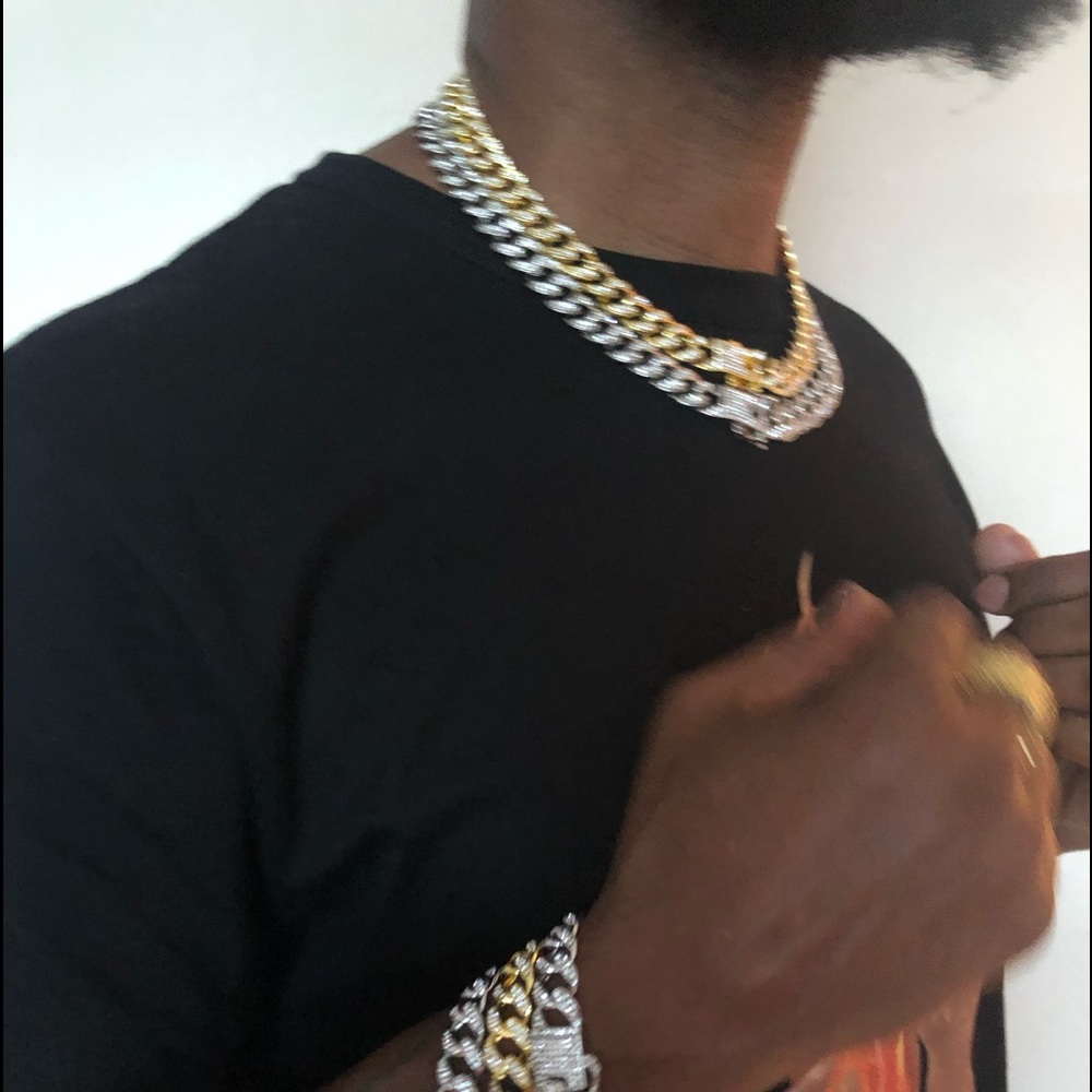 ICED CUBAN LINK NECKLACE - Picture 3 of 7
